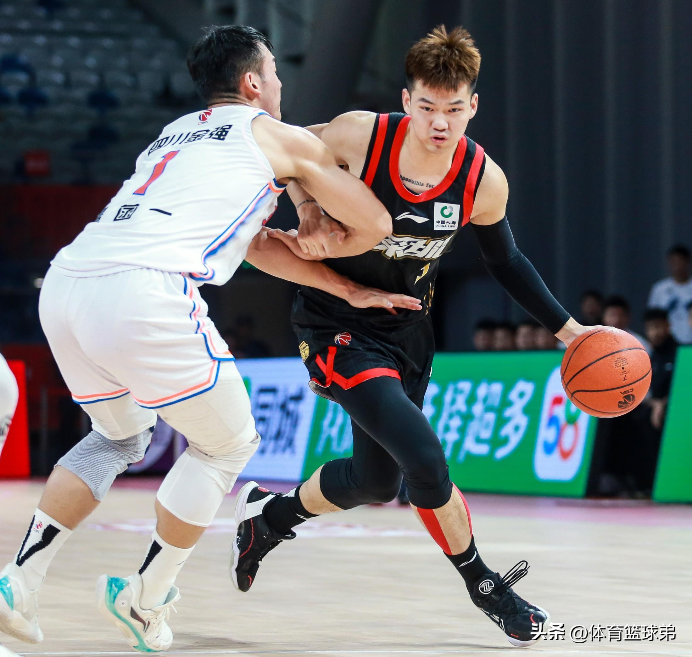 爱游戏官网-转会期突围战来临；山东男篮围绕德甲复出首秀；态度坚定；数据趋势出现新变化的简单介绍